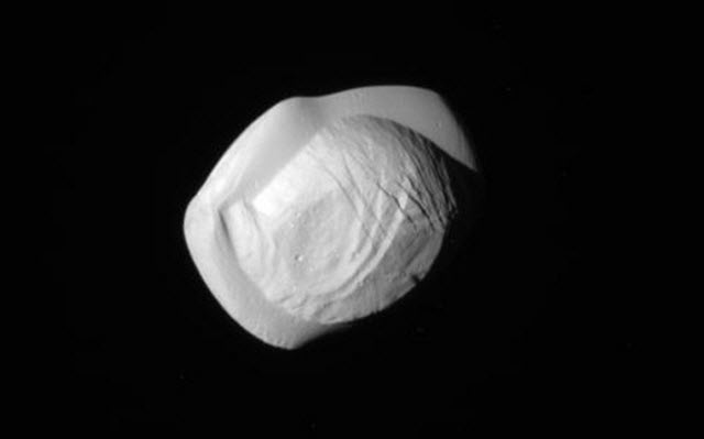 Close-up of Saturn's moon Pan